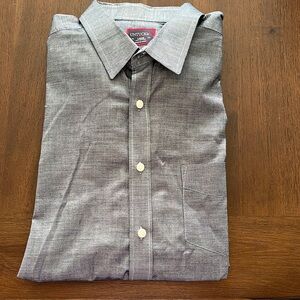 Untuckit Button Down